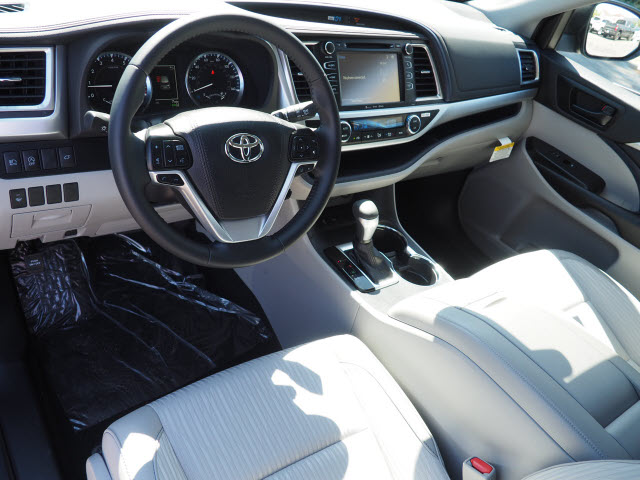 New 2019 Toyota Highlander Le Plus Front Whee Le Plus 4dr Suv